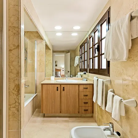 Macdonald Villacana Apartment